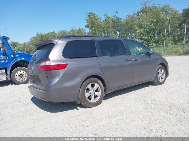 Toyota Sienna Le V6 2017 5TDKZ3DC4HS768576 Image 4