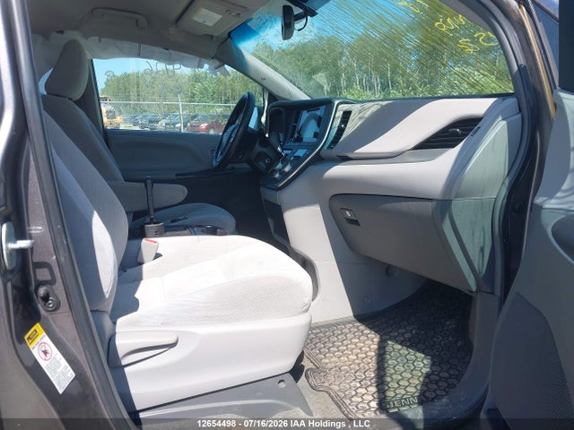 Toyota Sienna Le V6 2017 5TDKZ3DC4HS768576 Image 5