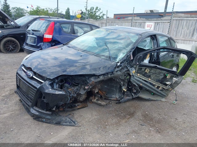 Ford Focus Titanium 2014 1FADP3N25EL315218 Image 2