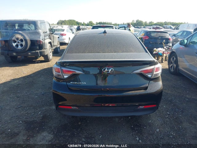 Hyundai Sonata 2016 KMHE24L11GA010158 Image 17