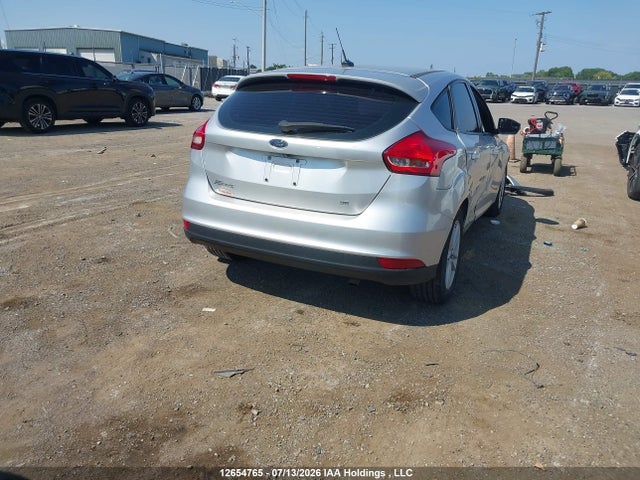 Ford FOCUS SE 2017 1FADP3K2XHL293015 Image 4