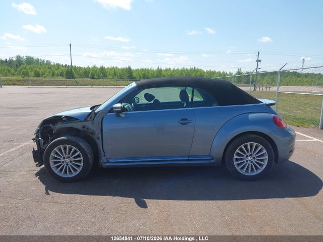 2019 Volkswagen Beetle Wolfsburg Edition მანქანა იყიდება აუქციონზე, vin: 3VW5DAAT6KM504722, აუქციონის ნომერი: 12654841