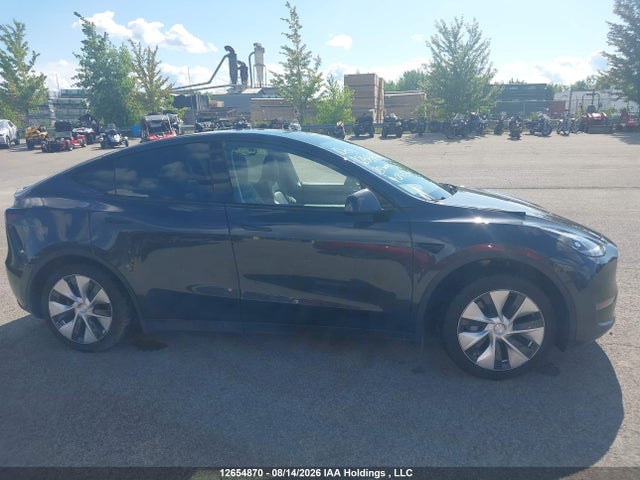 Tesla Model Y 2024 7SAYGDED0RF014757 Image 12