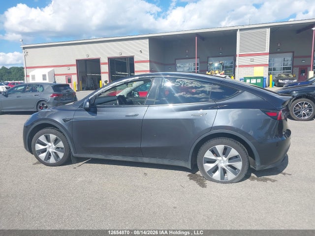 Tesla Model Y 2024 7SAYGDED0RF014757 Image 13