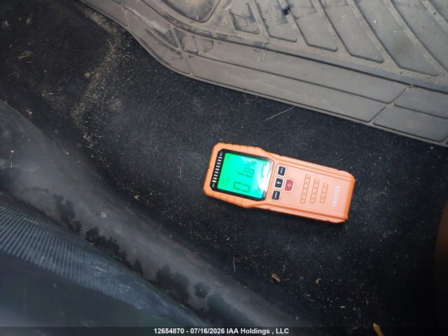 Tesla Model Y 2024 7SAYGDED0RF014757 Image 17