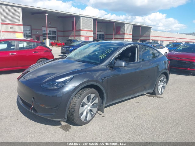 Tesla Model Y 2024 7SAYGDED0RF014757 Image 2
