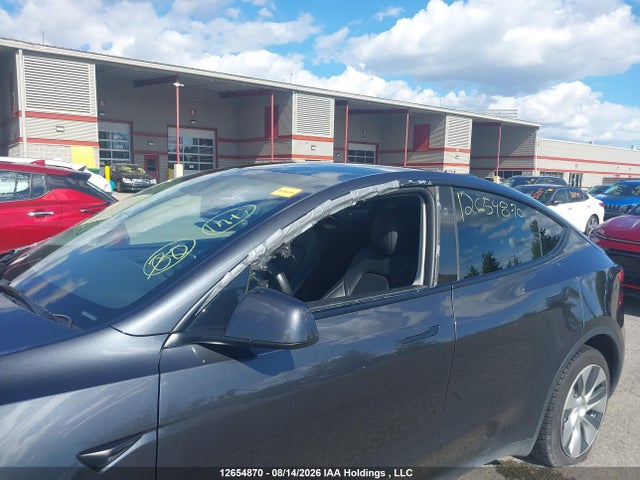 Tesla Model Y 2024 7SAYGDED0RF014757 Image 6