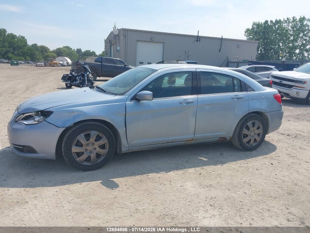 12654886 :رقم المزاد ، 1C3CCBAB7DN532827 vin ، 2013 Chrysler 200 Lx مزاد بيع