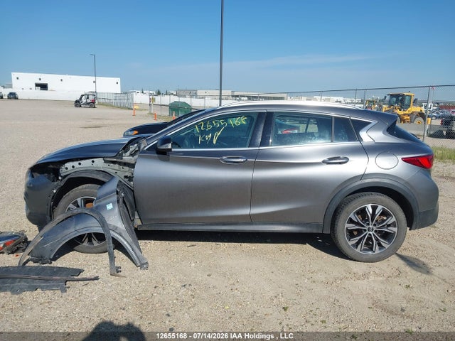 SJKCH5CR7JA044695 Infiniti Qx30 Luxe