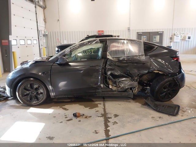 Tesla Model Y 2025 7SAYGAEE9SF235156 Image 15