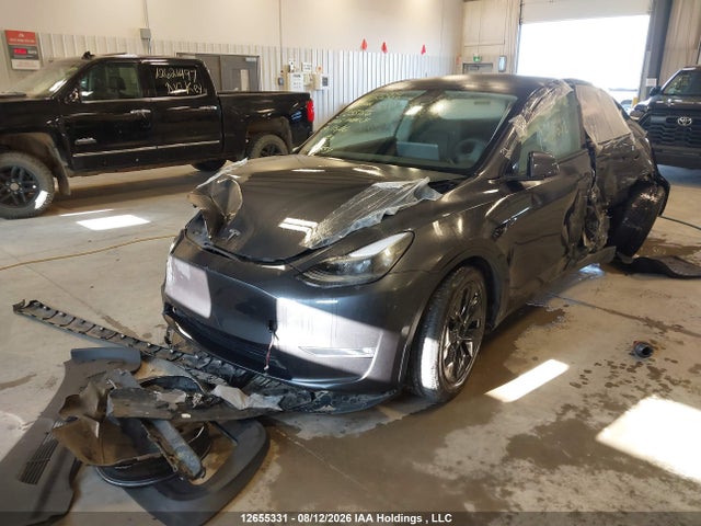 Tesla Model Y 2025 7SAYGAEE9SF235156 Image 2
