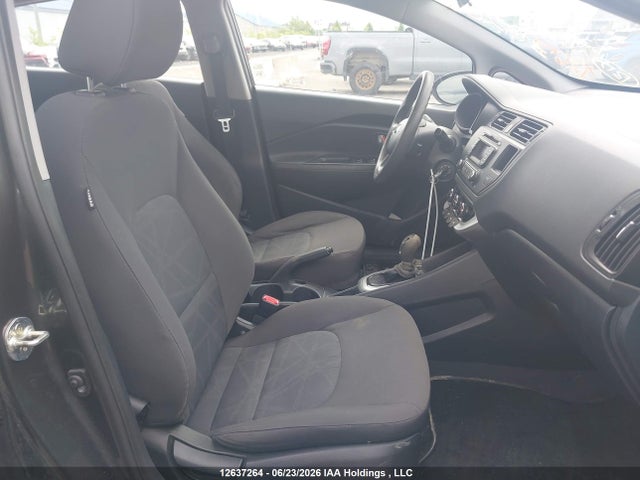 12637264 :رقم المزاد ، KNADM4A39F6456135 vin ، 2015 Kia Rio Ex/ex+/lx/lx+/sx مزاد بيع