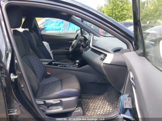 JTNKHMBX4M1102965 Toyota C-hr Xle Premium
