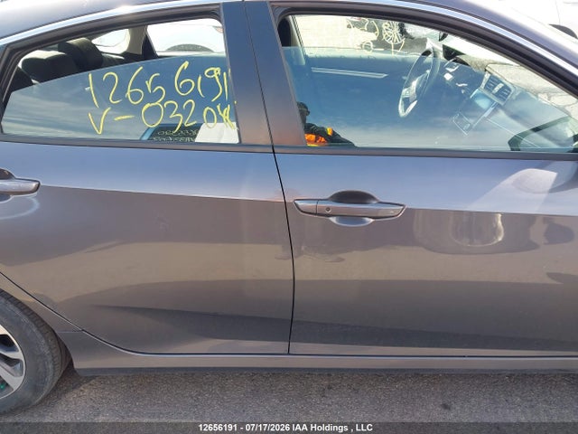 Honda Civic 2018 2HGFC2F67JH032046 Image 12