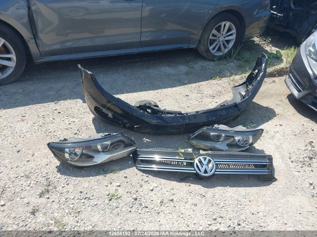 WVGNV7AX9HK008332 Volkswagen Tiguan Wolfsburg Edition