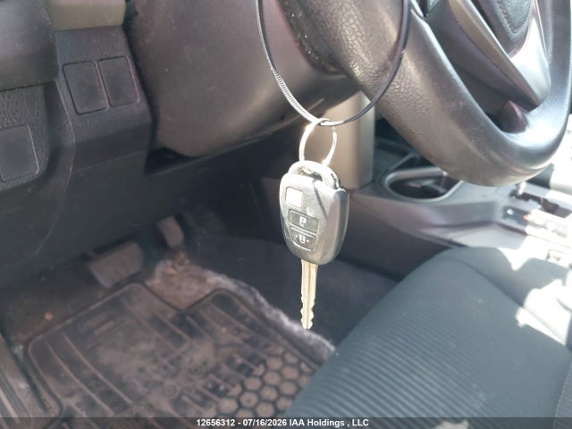 2T3ZFREV6HW317318 Toyota RAV4 LE