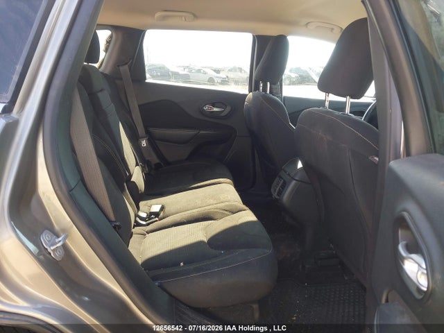 Jeep Cherokee Latitude 2016 1C4PJMCS0GW250216 Image 8