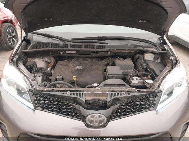 Продажа на аукционе авто 2018 Toyota Sienna Xle 7-passenger, vin: 5TDDZ3DC2JS206139, номер лота: 12656554