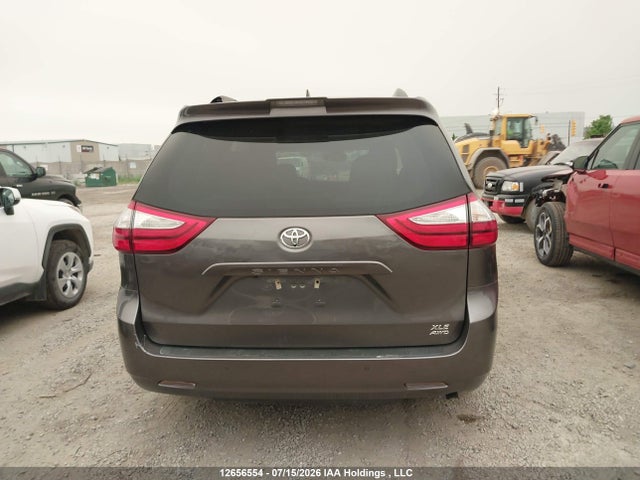 Продажа на аукционе авто 2018 Toyota Sienna Xle 7-passenger, vin: 5TDDZ3DC2JS206139, номер лота: 12656554