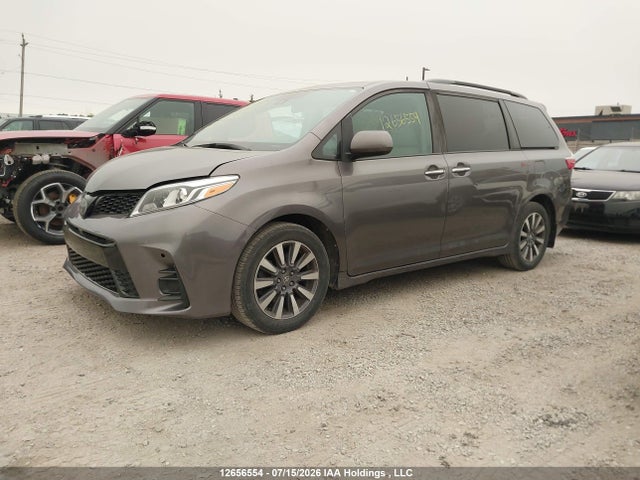 Продажа на аукционе авто 2018 Toyota Sienna Xle 7-passenger, vin: 5TDDZ3DC2JS206139, номер лота: 12656554