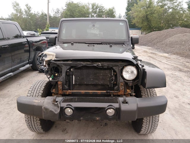 1C4BJWEG9JL801668 Jeep Wrangler Unlimited Sahara