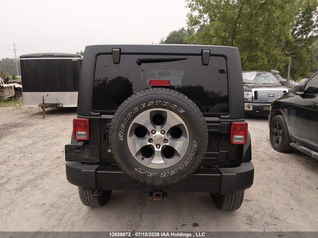 1C4BJWEG9JL801668 Jeep Wrangler Unlimited Sahara