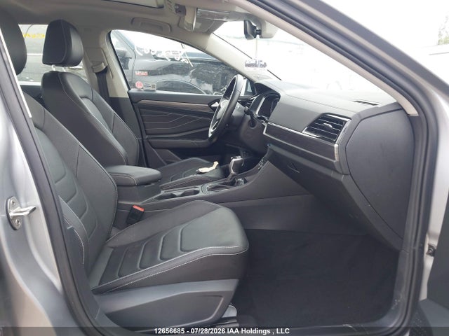 3VWGM7BU6NM031847 Volkswagen JETTA SEL