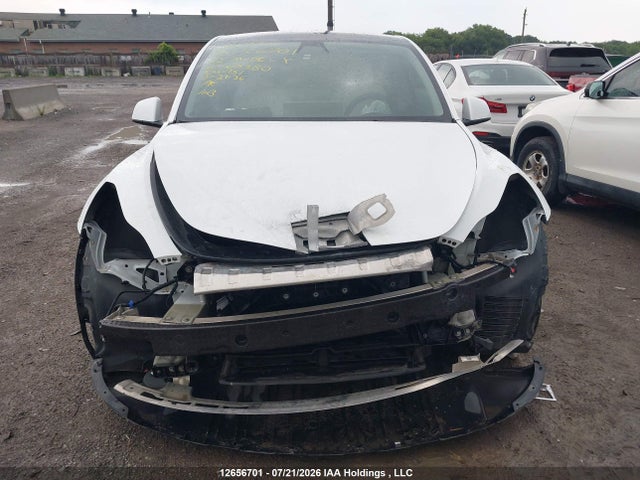 Tesla Model Y 2022 7SAYGDEF1NF383980 Image 13