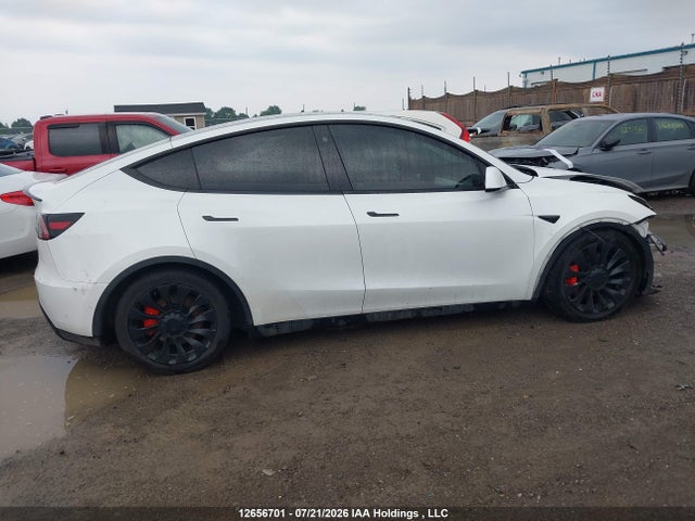 Tesla Model Y 2022 7SAYGDEF1NF383980 Image 14