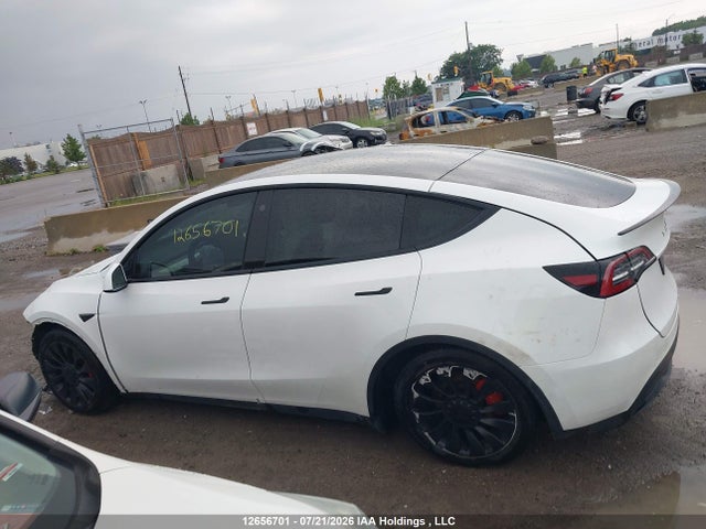 Tesla Model Y 2022 7SAYGDEF1NF383980 Image 15