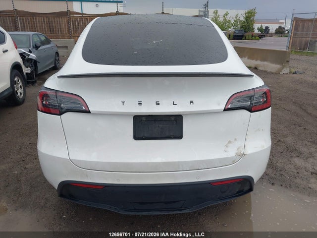 Tesla Model Y 2022 7SAYGDEF1NF383980 Image 17