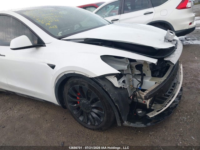 Tesla Model Y 2022 7SAYGDEF1NF383980 Image 19