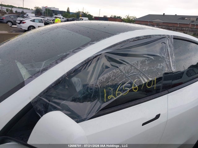 Tesla Model Y 2022 7SAYGDEF1NF383980 Image 21