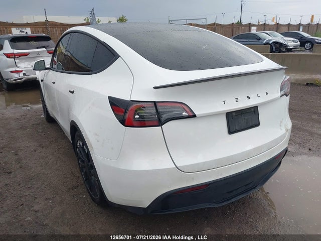 Tesla Model Y 2022 7SAYGDEF1NF383980 Image 3