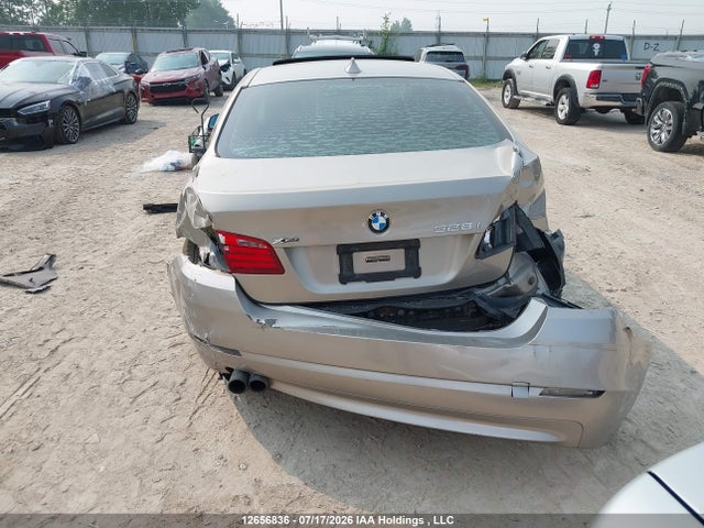 2011 Bmw 528i მანქანა იყიდება აუქციონზე, vin: WBAFR1C53BC741318, აუქციონის ნომერი: 12656836
