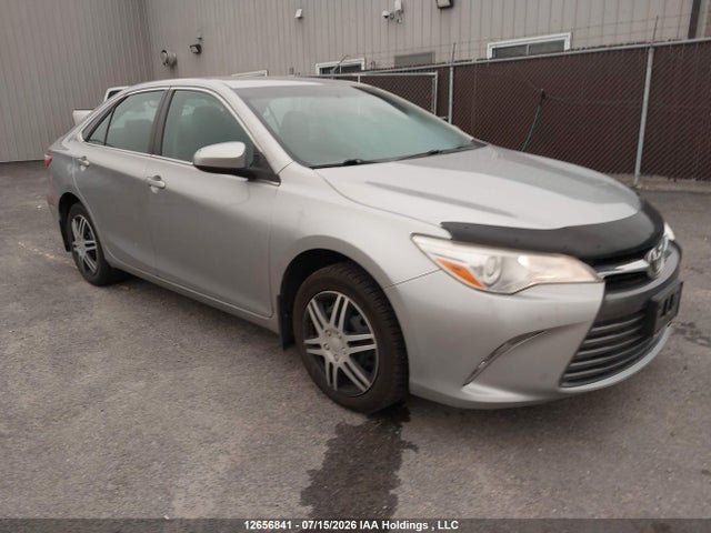 12656841 :رقم المزاد ، 4T1BF1FK5HU277717 vin ، 2017 Toyota Camry Le مزاد بيع