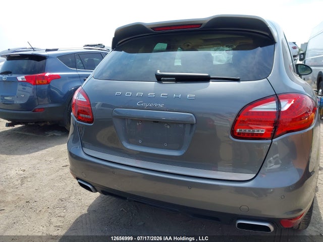 Porsche Cayenne Platinum Edition 2014 WP1AA2A21ELA90258 Image 16