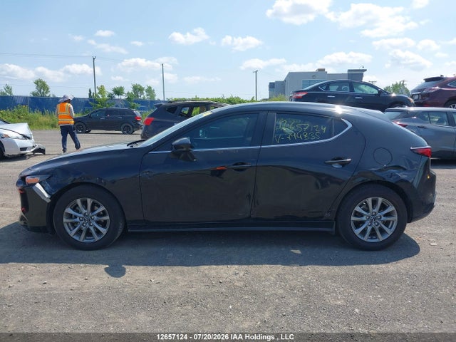 JM1BPAKM8S1794835 Mazda Mazda3 Sport Gx