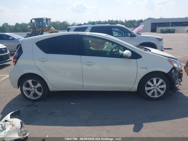 2015 Toyota Prius C Technology მანქანა იყიდება აუქციონზე, vin: JTDKDTB39F1577389, აუქციონის ნომერი: 12641798