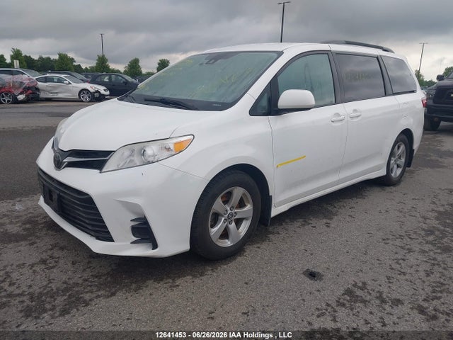 2019 Toyota Sienna Le V6 მანქანა იყიდება აუქციონზე, vin: 5TDKZ3DC5KS008292, აუქციონის ნომერი: 12641453