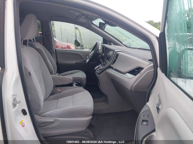 2019 Toyota Sienna Le V6 მანქანა იყიდება აუქციონზე, vin: 5TDKZ3DC5KS008292, აუქციონის ნომერი: 12641453