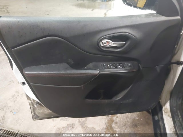 2019 Jeep Cherokee Trailhawk მანქანა იყიდება აუქციონზე, vin: 1C4PJMBN3KD214309, აუქციონის ნომერი: 12657282