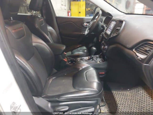 2019 Jeep Cherokee Trailhawk მანქანა იყიდება აუქციონზე, vin: 1C4PJMBN3KD214309, აუქციონის ნომერი: 12657282