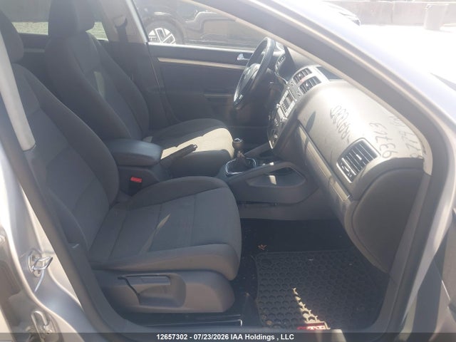 2009 Volkswagen Rabbit 5-door Comfortline/5-door Trendline მანქანა იყიდება აუქციონზე, vin: WVWCA91K89W093763, აუქციონის ნომერი: 12657302