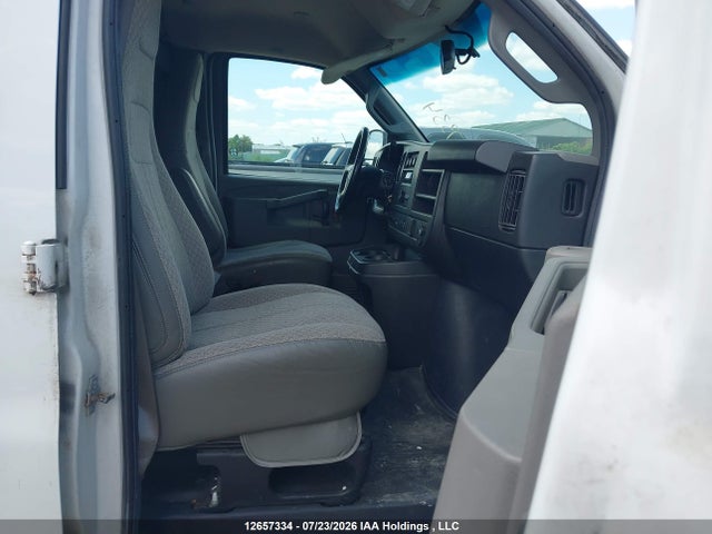 GMC Savana G2500 2017 1GTW7BFF3H1209316 Image 5