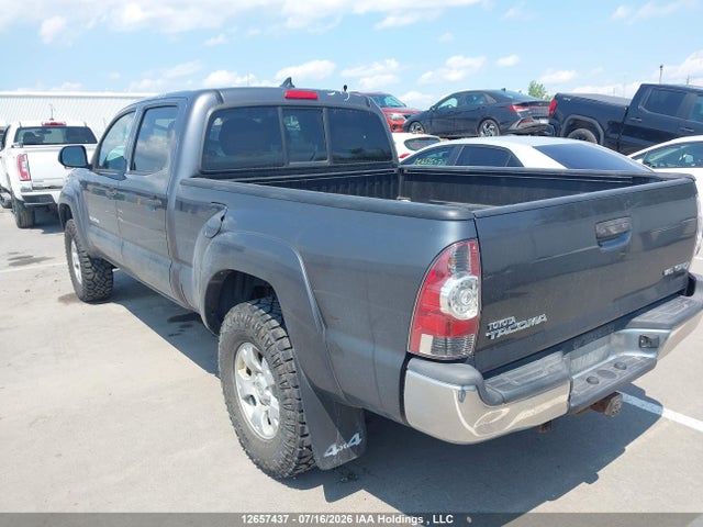 12657437 :رقم المزاد ، 5TFMU4FN7FX027373 vin ، 2015 Toyota Tacoma Double Cab Long Bed مزاد بيع