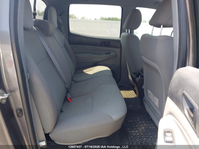 12657437 :رقم المزاد ، 5TFMU4FN7FX027373 vin ، 2015 Toyota Tacoma Double Cab Long Bed مزاد بيع