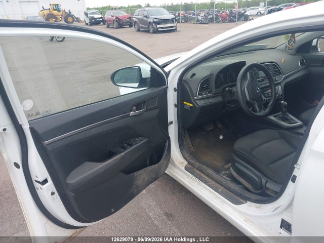 Hyundai Elantra Le 2017 5NPD74LF6HH131064 Image 18