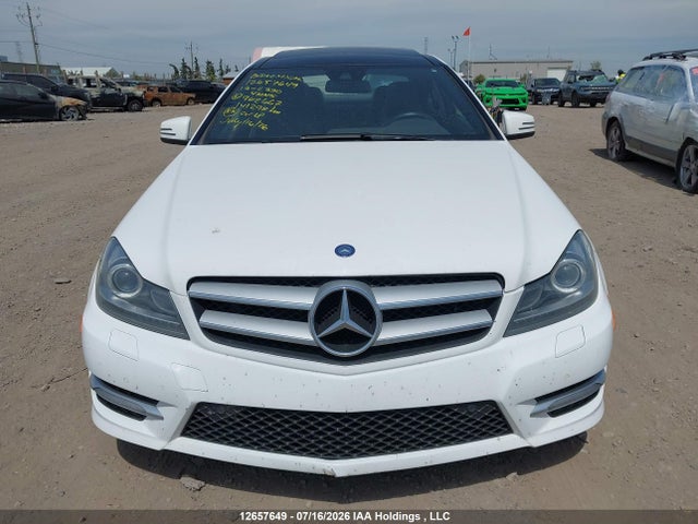 2013 Mercedes-benz C 350 4matic მანქანა იყიდება აუქციონზე, vin: WDDGJ8JB5DF962667, აუქციონის ნომერი: 12657649
