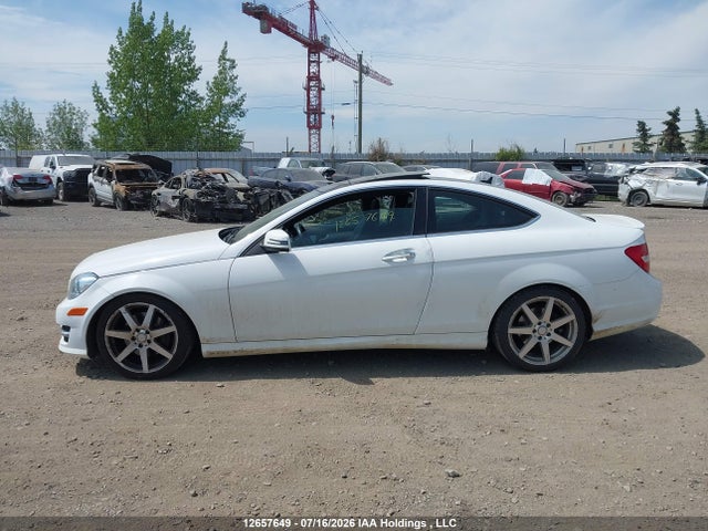 2013 Mercedes-benz C 350 4matic მანქანა იყიდება აუქციონზე, vin: WDDGJ8JB5DF962667, აუქციონის ნომერი: 12657649